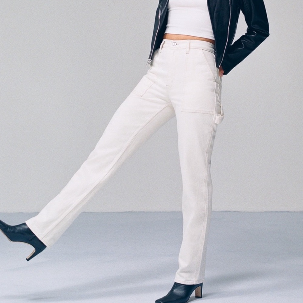 ABERCROMBIE & FITCH | Ultra High Rise 90s Straight Carpenter Jean